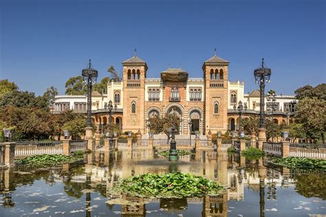Sevilla lies on the left (east) bank of the guadalquivir river at a point about 54 miles (87 km) north of the atlantic ocean and about 340 miles (550 km) Citytrip Sevilla bezoeken? 23 x bezienswaardigheden ...