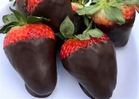 Chocolate Dipped Strawberries Valentines Day Delightful Dishes