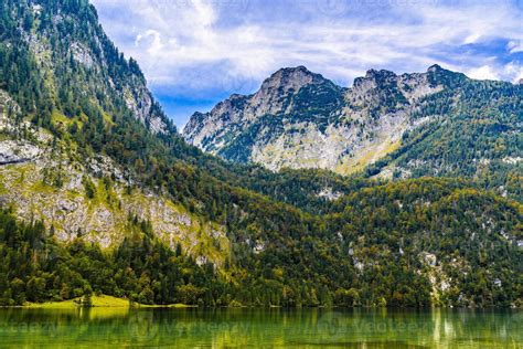 Lago Koenigssee Com Montanhas Alpes Konigsee Parque Nacional