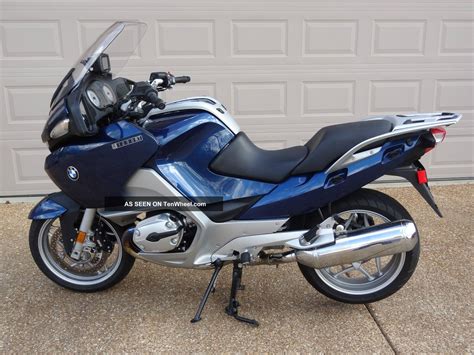 The 1200 rt lets you cruise on open highways without a highly refined engine and a massive body to keep you company along the way. 2008 Bmw R1200rt