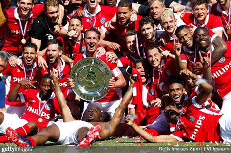 Psv Snatch Eredivisie Title From Ajax On Dramatic Final Day Promptly Drop The Trophy As Is