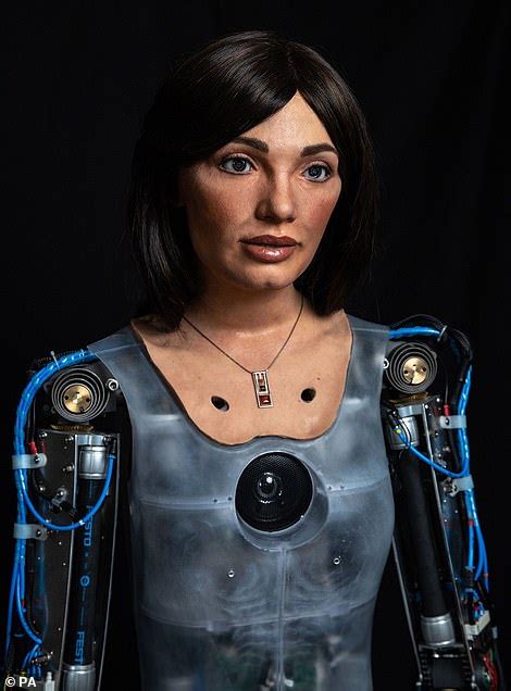 Meet Ai Da The Worlds First Humanoid Robot Daily Mail Online