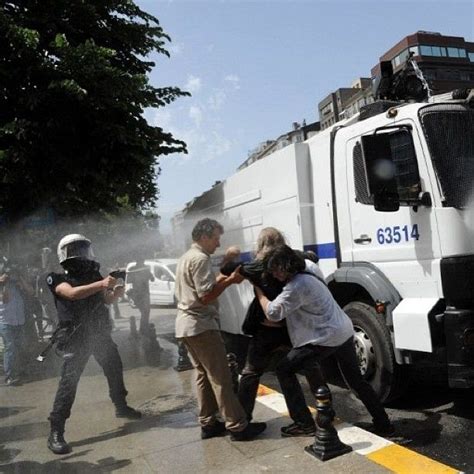 Incredible And Frightening Photos From Istanbul S Occupygezi