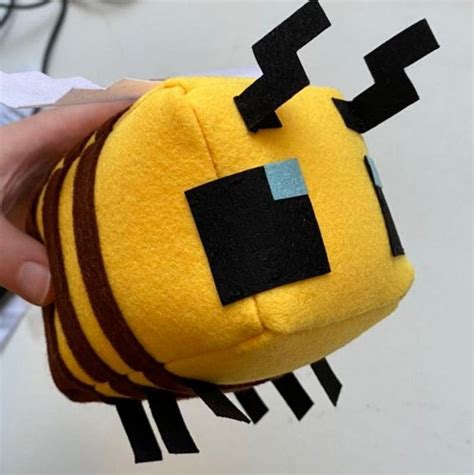 Pin By Sherry Young On Minecwaft Minecraft Ts Bee Toys Cute Diy