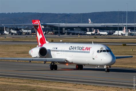 Qantas Buys National Jet Systems Closes Boeing 717 Base In Perth