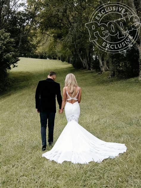 Why Kane Browns Wife Katelyn Chose A Sleek And Simple Wedding Dress