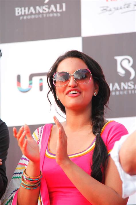 Sonakshi Sinha At Her Film Rowdy Rathore Promotions In Lokhandwala Complex In Mumbai 3 Rediff