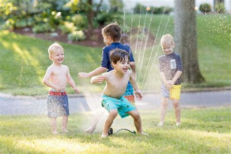 6 Tips For Capturing Amazing Sprinkler Photos Of Your Kids