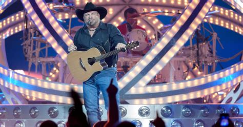 Garth Brooks Concert Is A Must See Event