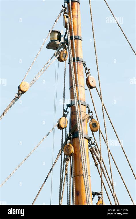 Wooden Mast High Resolution Stock Photography And Images Alamy