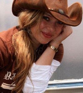 A contemporary favourite, this surprisingly simple hairstyle for girls never fails to accentuate the best of you. #buffalogirloutfitters approved always looking for these 7 Hairstyles Made For Cowboy Hats ...