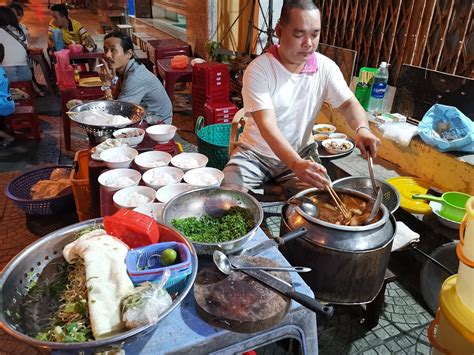 To Know Vietnam Start Eating In Hue Food And Sights In The Imperial