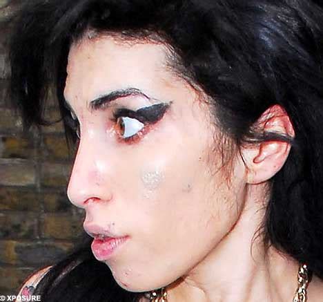 Binside Tv Amy Winehouse Poses Naked In Easy Living Magazine
