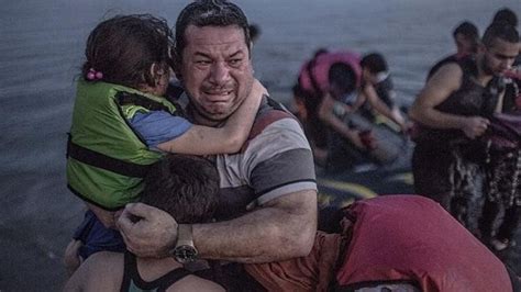 photographer captures plight of migrant families cnn