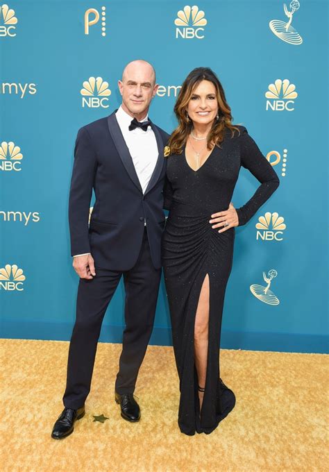 Mariska Hargitay Takes Off Her Shoes On Stage At The 2022 Emmy Awards Footwear News