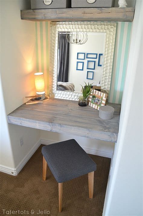 Looking to adding some storage to your living room or kitchen and don't have any more closet space? DIY Floating Desk and Shelves for a Bedroom
