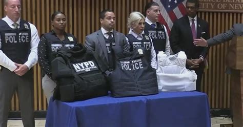 Nypd Receives 1000 New Bullet Resistant Vests Cbs New York