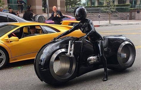 Pin By Ganesh Gani On Luxusleben Tron Bike Futuristic Motorcycle Futuristic Cars