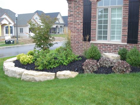 10 Front Bed Landscaping Ideas Decoomo