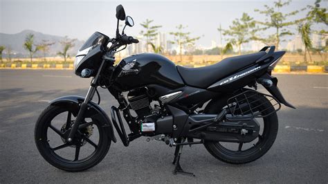 It is also considered as the best commuter motorcycle. Honda CB Unicorn 150 2016 - Price, Mileage, Reviews ...