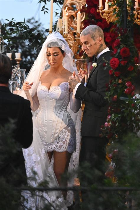 Kourtney Kardashian Weds Travis Barker In Corseted Dolce And Gabbana Dress — Twenty4seventrends