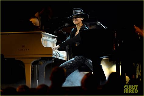 Alicia Keys Plays Songs She Wishes She Wrote On Two Pianos At Once At Grammys 2019 Video