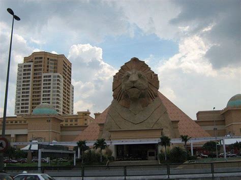 Two main shopping centre at subang jaya, selangor. 9 Sunway Pyramid Subang Jaya, Selangor, Malaysia Gross ...