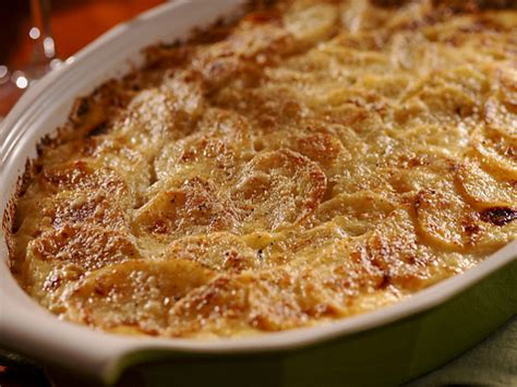 Spread out the potatoes in the bottom of the ready baking frying pan. Scalloped Potatoes Au Gratin #5FIX Recipe - Food.com