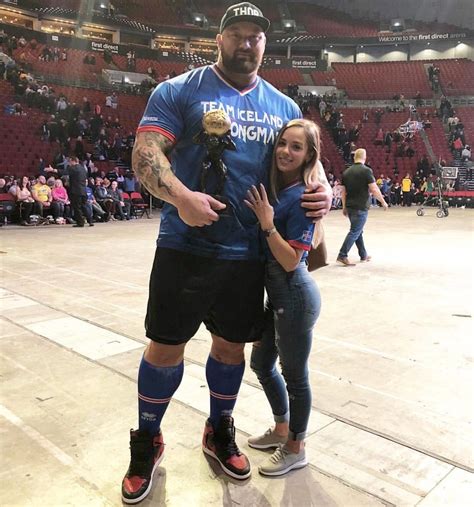The Mountain With His Girlfriend Kelsey Pics