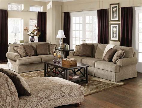 This gray living room transitions perfectly for fall with just a few simple fall decor changes. 33 Traditional Living Room Design - The WoW Style