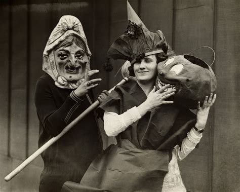 Creepy Vintage Halloween Photos That Are Absolutely Haunting Vintage Halloween Photos