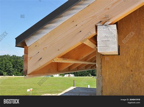 Fascia covers the wood perimeter joist of the deck timbertech fascia installation tips. How To Repair Eaves On House - Aumondeduvin.com