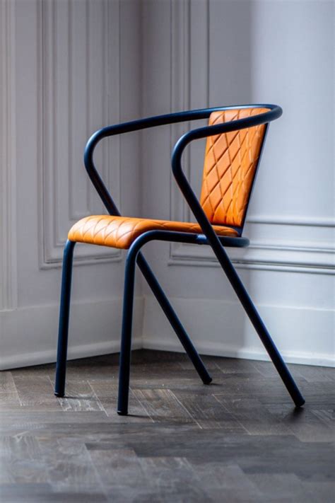 Iconic Chair With High End Finishes Cadeiras De Metal Cadeiras