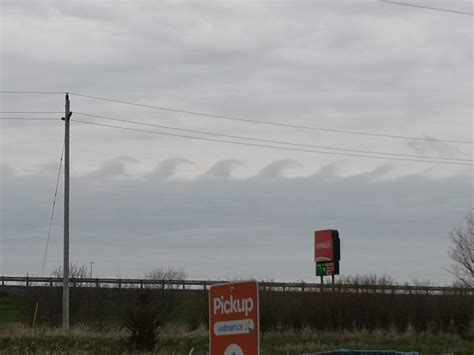 Weird Clouds Look Like Waves In The Sky Rmildlyinteresting