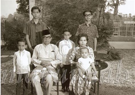 Kami amat berbangga untuk memperolehi sokongan daripada affin. PEMUDA SELEMPANG MERAH: Tun Abdul Razak :NEGARAWAN BANGSA.