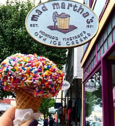 Mad Marthas Ice Cream Shop In Massachusetts Serves Enormous Portions