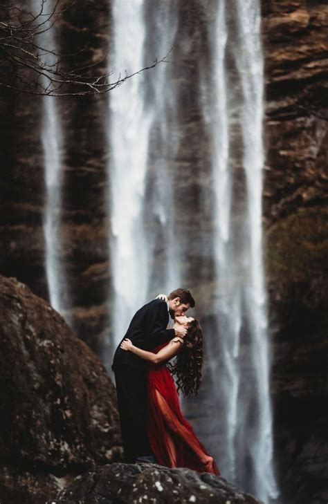Striking Waterfall Engagement Photos Toccoa Falls Wandering Weddings Toccoa Falls Winter