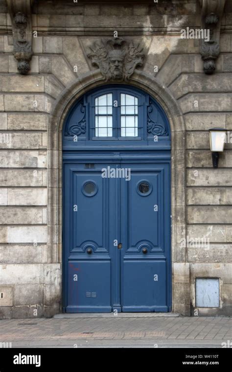 Typical Blue Door Of Bordeaux Stock Photo Alamy
