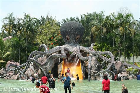 Ia menjadi tumpuan pelancong dari dalam dan luar negara terutamanya pada musim cuti. ...bebelan seorang aku...: ::Hot Spring Sg Klah, Sungkai ...