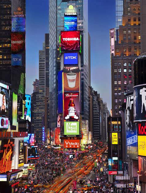 One Times Square - пустое здание в центре Манхэттена, приносящее ...