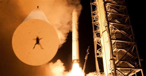 Frog Photobombs Nasa Ladee Space Rocket Launch To The Moon Picture