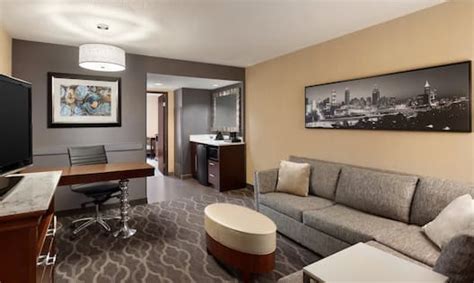 Embassy Suites Atlanta Airport Hotel Accommodations