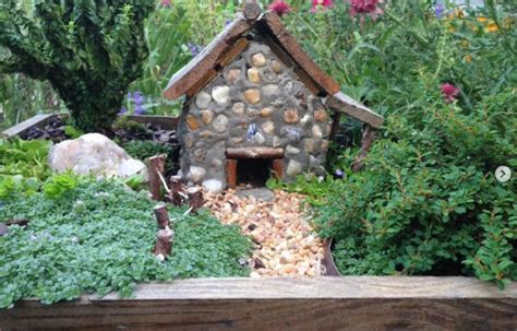 Making Miniature Garden Worlds Finegardening