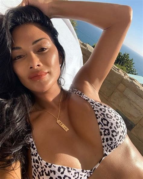 nicole scherzinger sets pulses racing as she ditches make up in sexy