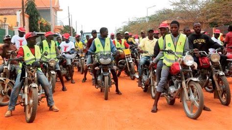 Jornal De Angola Notícias Moto Taxistas Recebem Apoio E Formação