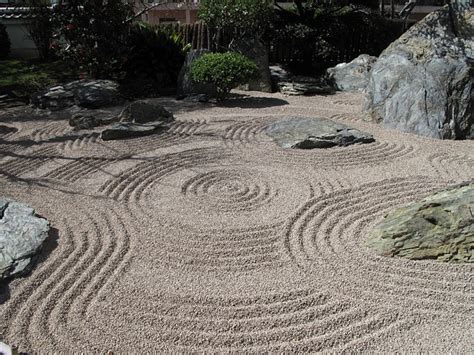 They are also known as japanese rock gardens because they typically use rock, sand, and very few, if any, plants. Design Trends: The Return of the Japanese Rock Garden