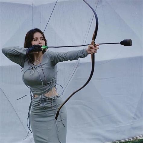 Possessing Oversized Breasts The Female Archer Made Fans Rush To Find