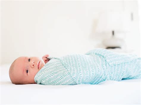 How To Swaddle Your Baby Tips For The Safest Swaddle Bebe Au Lait