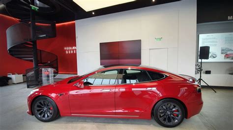 10 galerie tesla ai o tesla sau ai vazut una? Primul showroom Tesla din România nu vinde mașini - EVmarket
