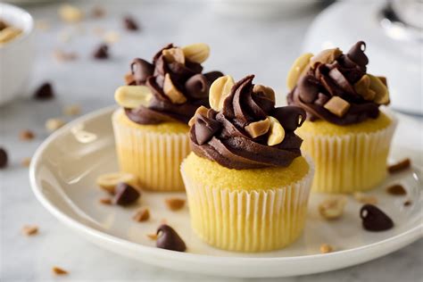 Mini Chocolate Peanut Caramel Cupcakes Very Best Baking